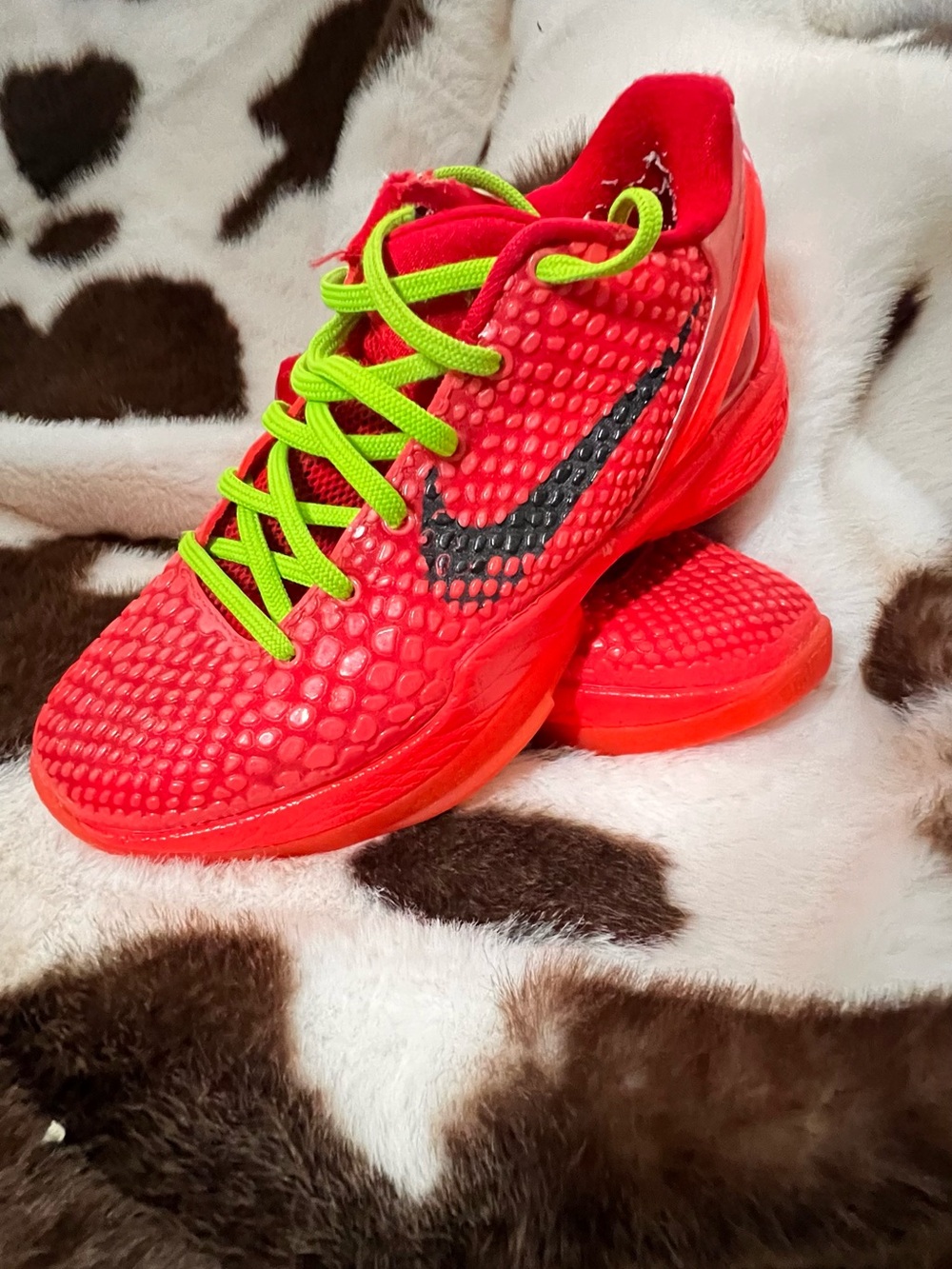 Kobe Bryant Kids' Red Grinch Sneakers with Lime Laces
